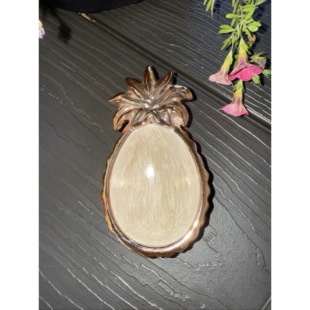 Cynthia Rowley Gold Tone Pineapple Jewelry Trinket /Soap Dish.